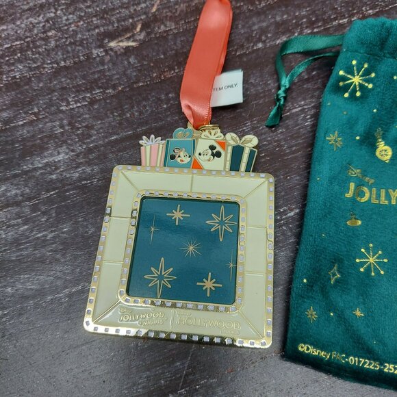 Disney Jollywood Nights 2025 Collectible Trading Pin With Velvet Drawstring Bag - Picture 3 of 6